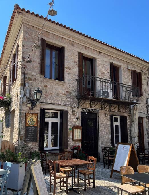 Madame Parisienne Nafpaktos Exterior foto