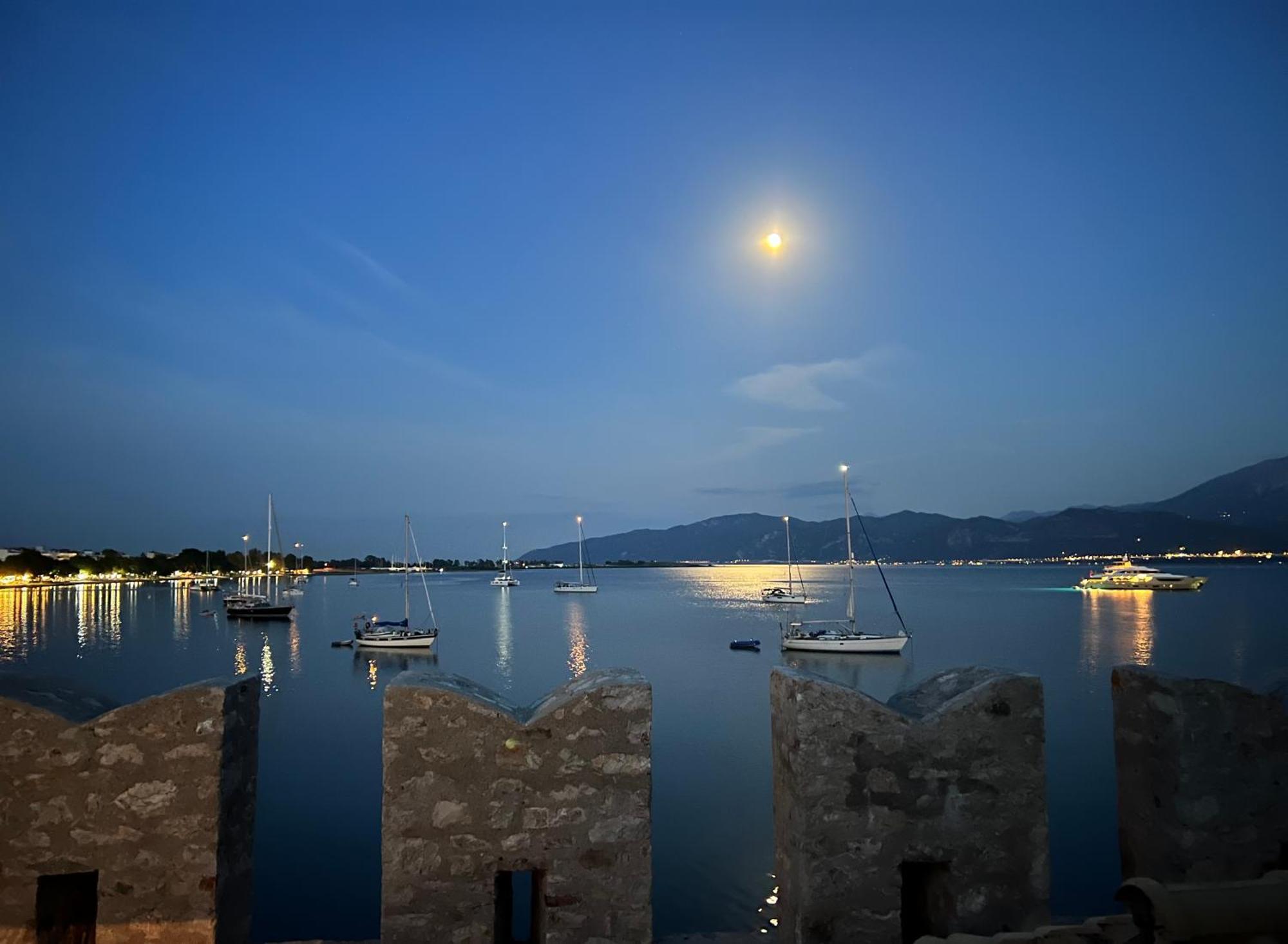 Madame Parisienne Nafpaktos Exterior foto